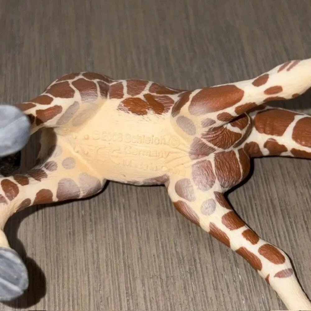 Schleich Adult DRINKING GIRAFFE Female Animal Figure 2008 Retired 14390